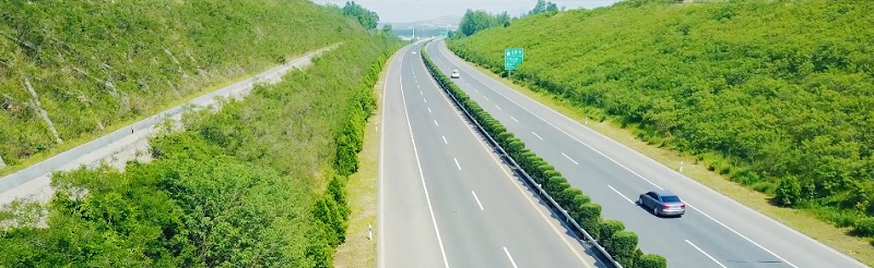 建设绿色公路，保护生态环境