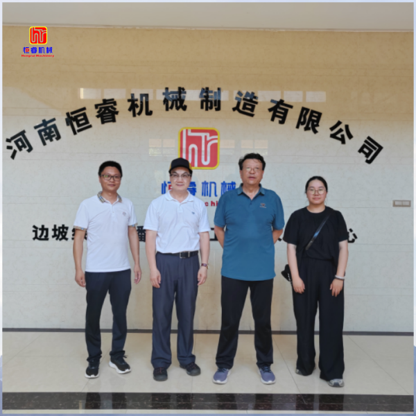 恒睿助力沙海植绿：与治沙团队共推荒漠化治理实践